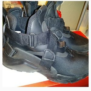 Boys nike huarache